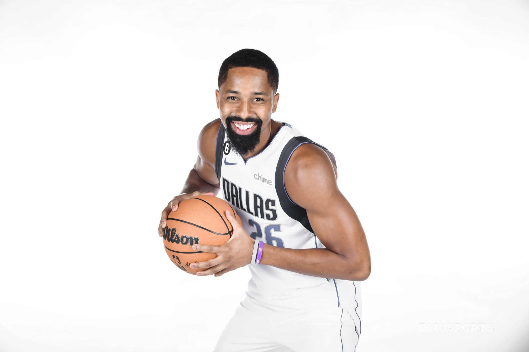 Spencer Dinwiddie Leads Mavs to 99-95 Win Over Suns After Luka
