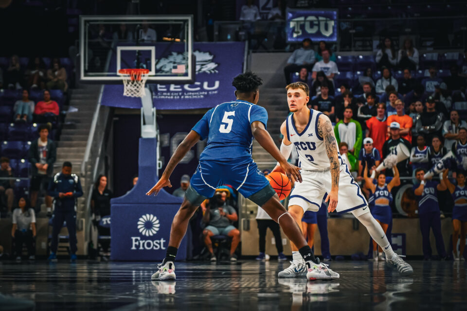 Photo By: D210SPORTS/Alexis Bernala